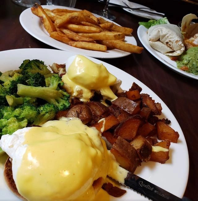 Eggs Benedict with hollandaise and hash browns